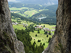 Blick auf den Crestasee vom Aufstieg über den Klettersteig Pinut auf den Flimserstein